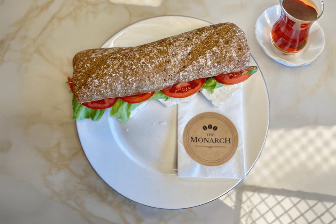 Beyaz Peynirli Sandviç + Çay